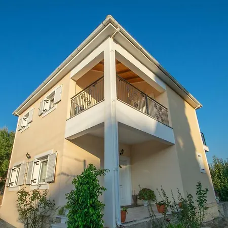 Holiday home Artemis House *