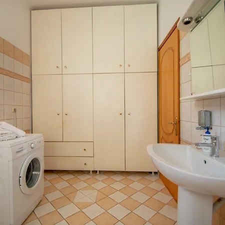 Holiday home Artemis House *